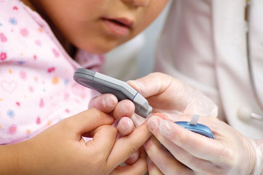 Diabetes 1. typu je bežný u detí a vyžaduje kontrolu hladiny cukru v krvi